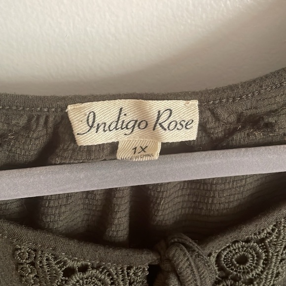 Indigo Rose brand sleeveless top. Color Hunter green. Size 1X - Picture 2 of 3
